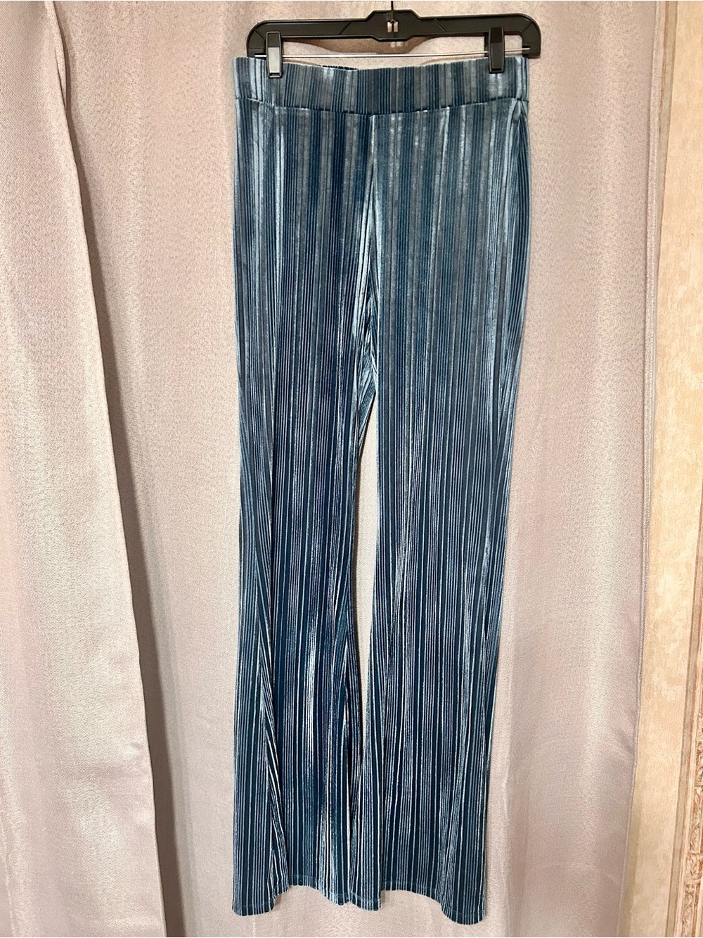 Forever 21 Blue Velvet Pleated Flared Pants Large